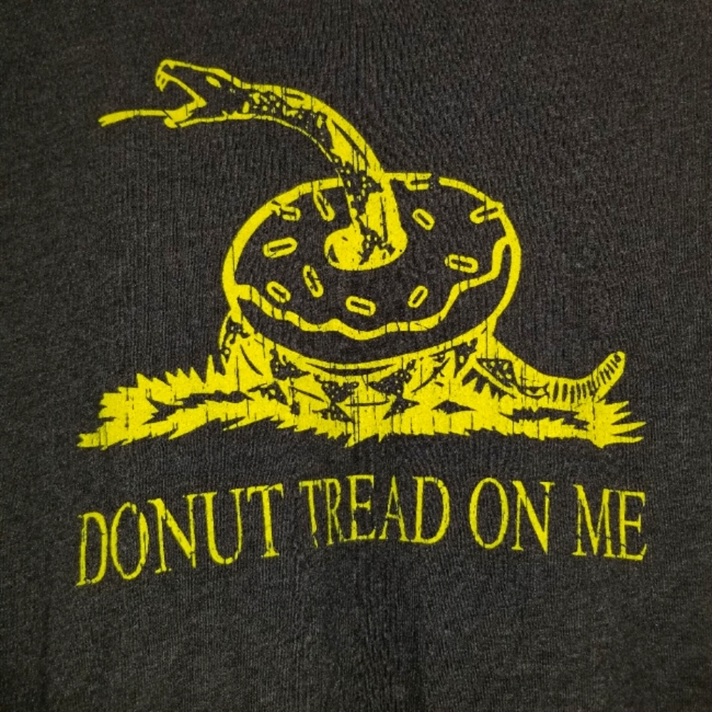"DONUT TREAD ON ME" T-shirt - Large